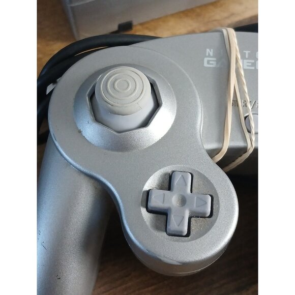 Nintendo GameCube Platinum Silver Console - W/ Cables, Controller & Memory Card - Picture 2 of 10
